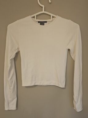 3/$15 💥 Essentials White Long Sleeve Crewneck Top - Slim Fit Girls M Medium